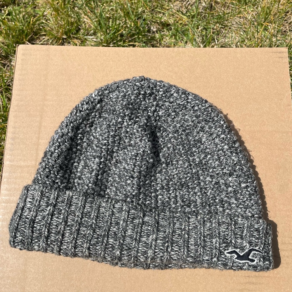 knit gray hollister beanie
